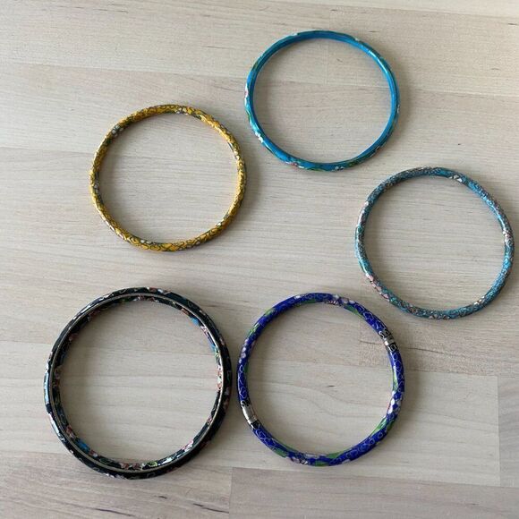 Lot of 5 Vintage Closinee Bangles Floral Motif - Picture 1 of 14